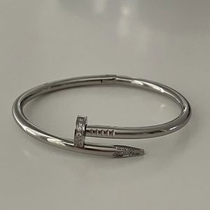 Nail bracelet with stones 16cm